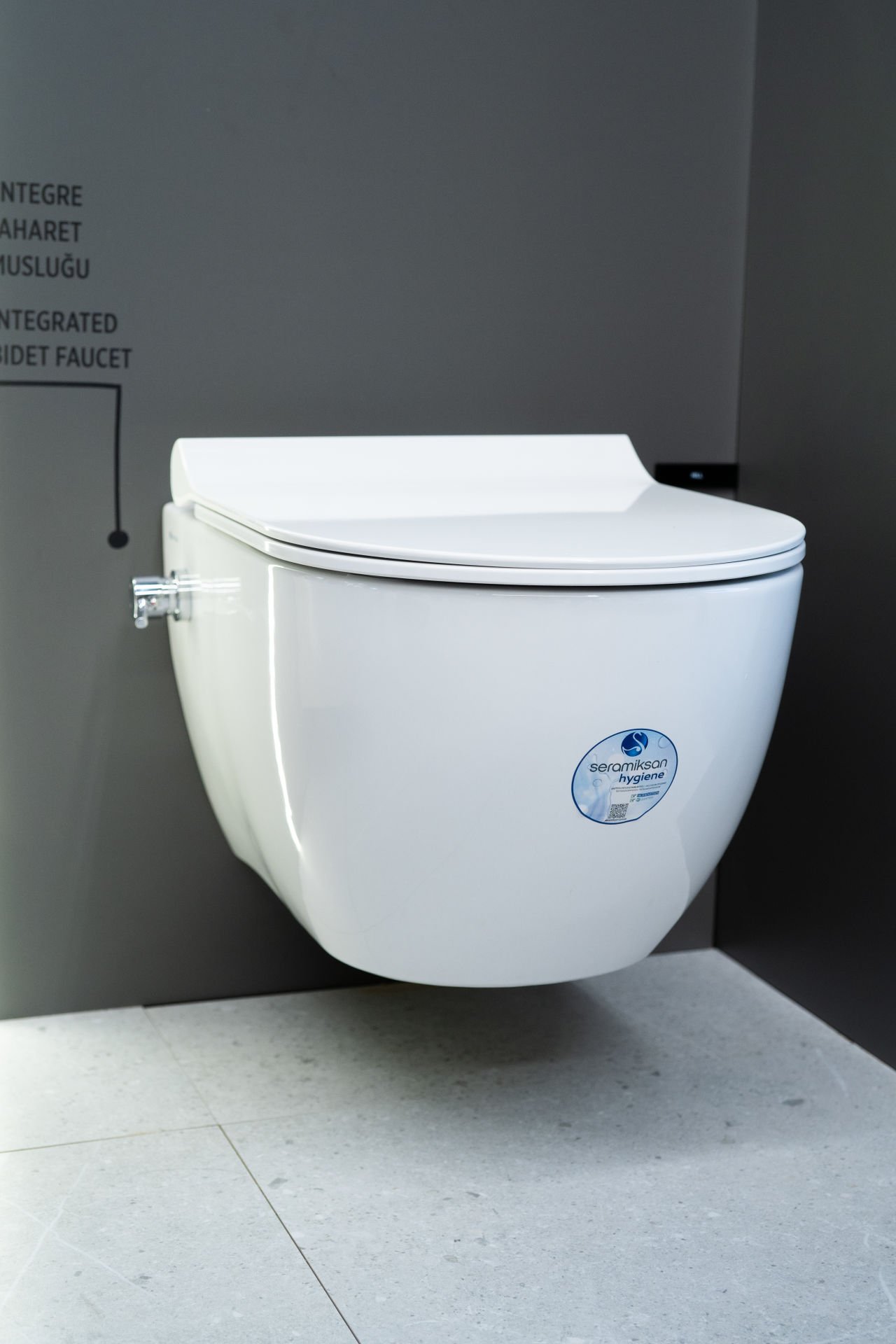 Seramiksan Hill Rim Out Kanalsız Entegre Musluklu Beyaz Asma Klozet Seti